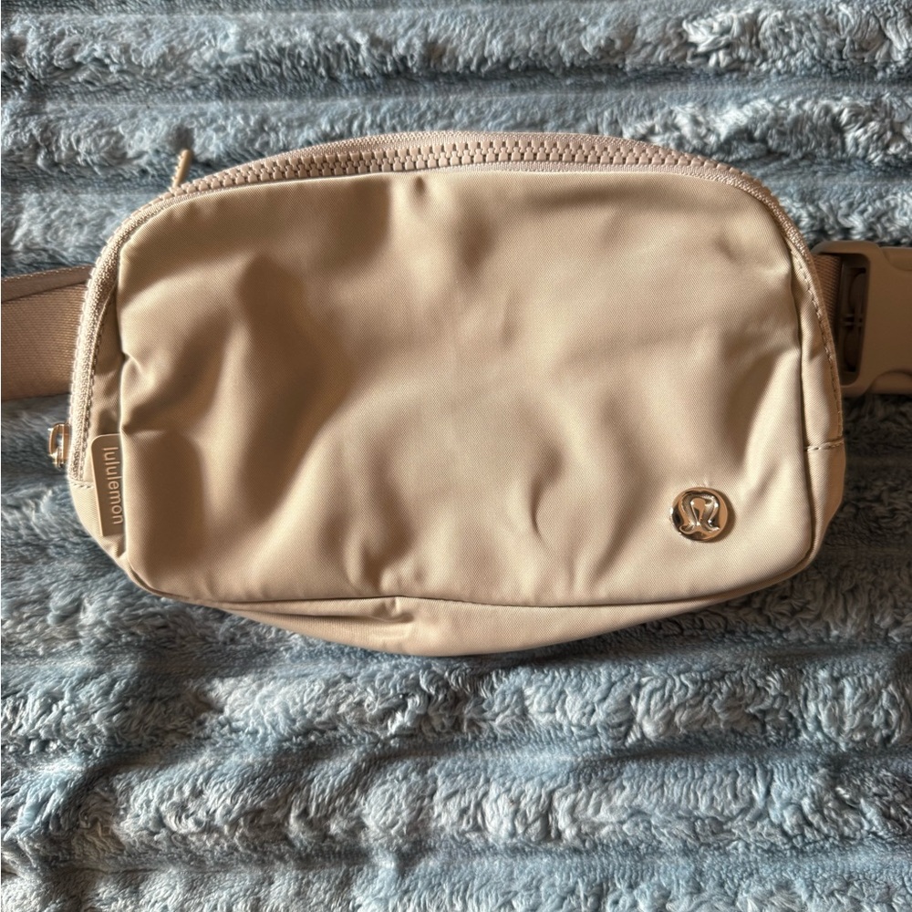 Lululemon Grey Crossbody Bag-1L